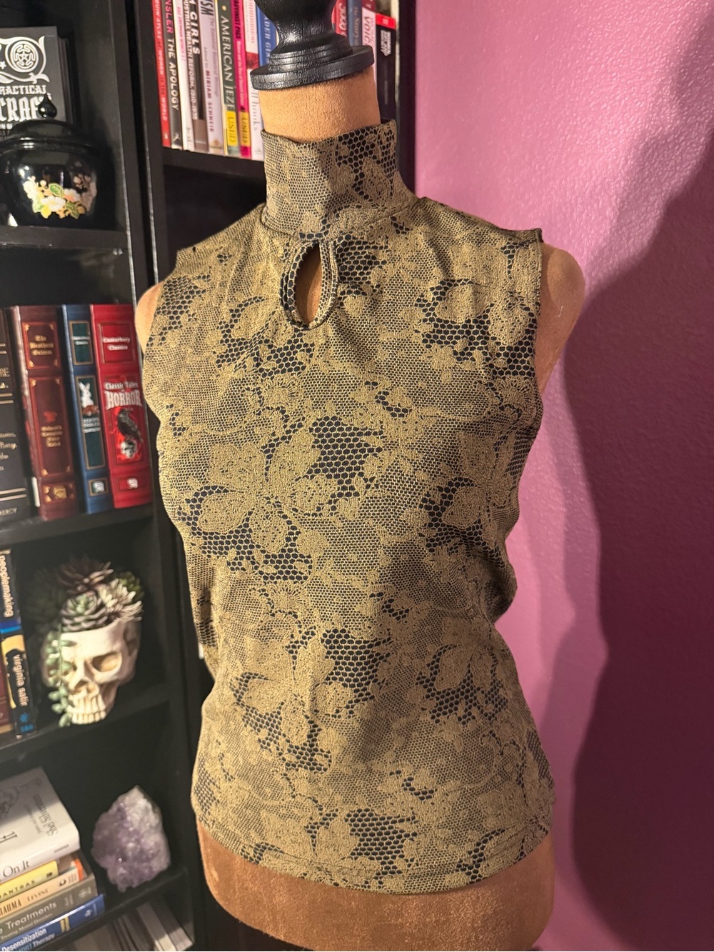 Vtg Susan Lawerence Sleeveless Mock Neck Lace-Pattern Top - Gold/Black